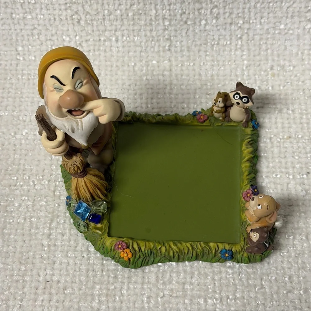 Walt Disney Snow White and Seven 7 Dwarfs SNEEZY Desk Set Post It Paper Holder